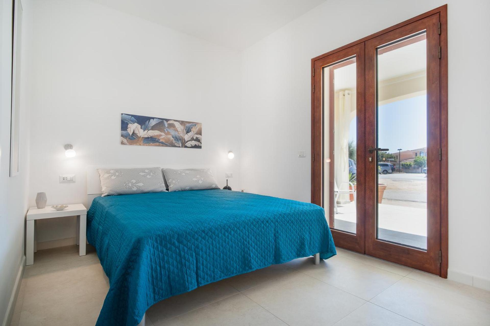 Ambra Holiday Rooms - Rooms & Beach Сан-Теодоро Экстерьер фото