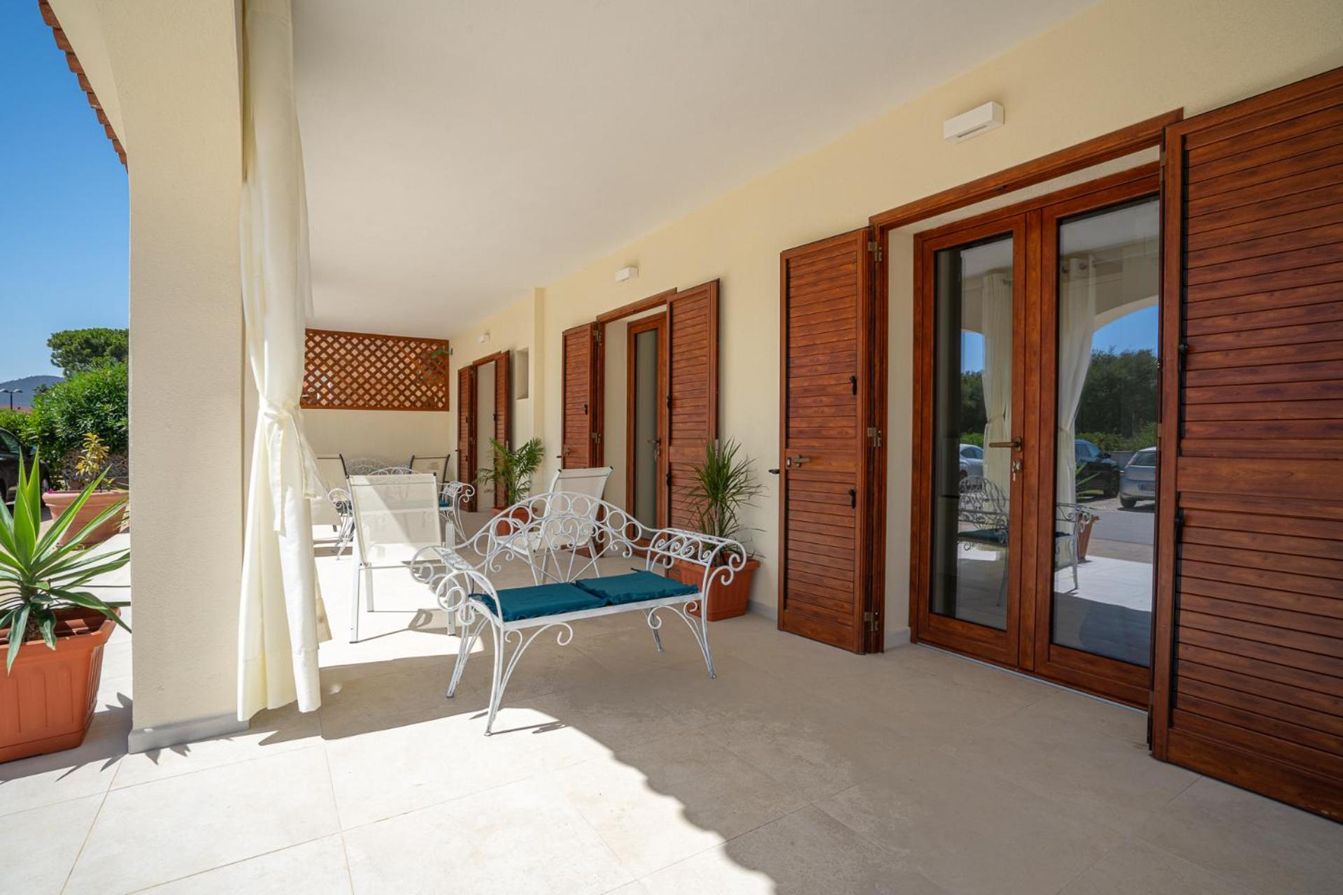 Ambra Holiday Rooms - Rooms & Beach Сан-Теодоро Экстерьер фото